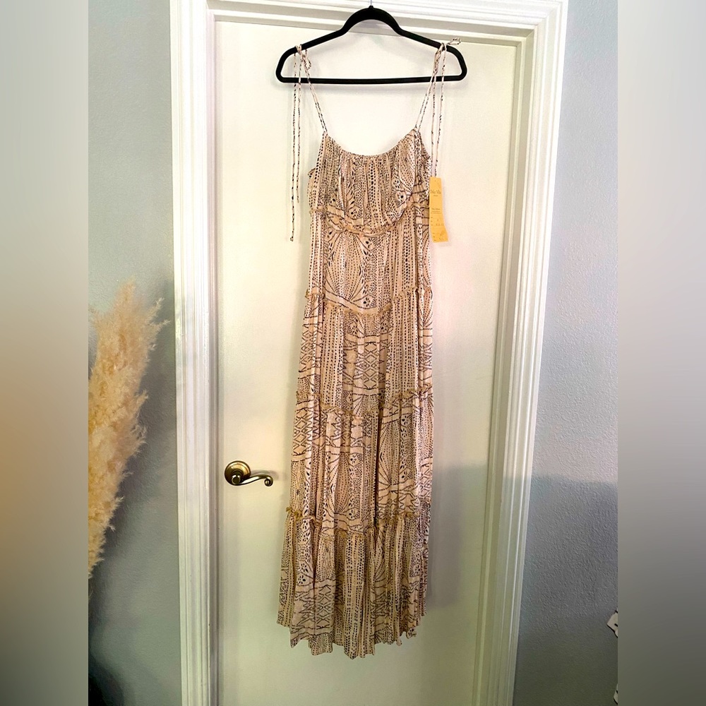 Woman’s dress - Picture 1 of 7